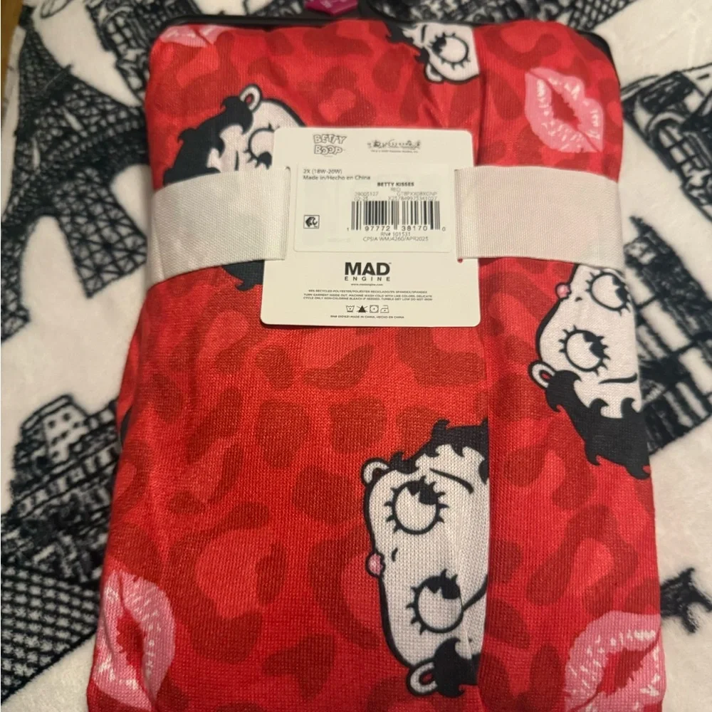 Betty Boop Red Lounge Pants - Picture 4 of 5